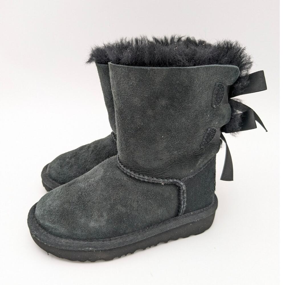 UGG Kids Bailey Bow II Boots Sheepskin Ankle High Lined Size US8 EU25